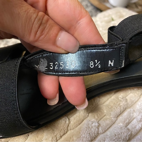 Stuart Weitzman Black Low Heeled Sandals - Size 8 1/2M - Picture 9 of 16